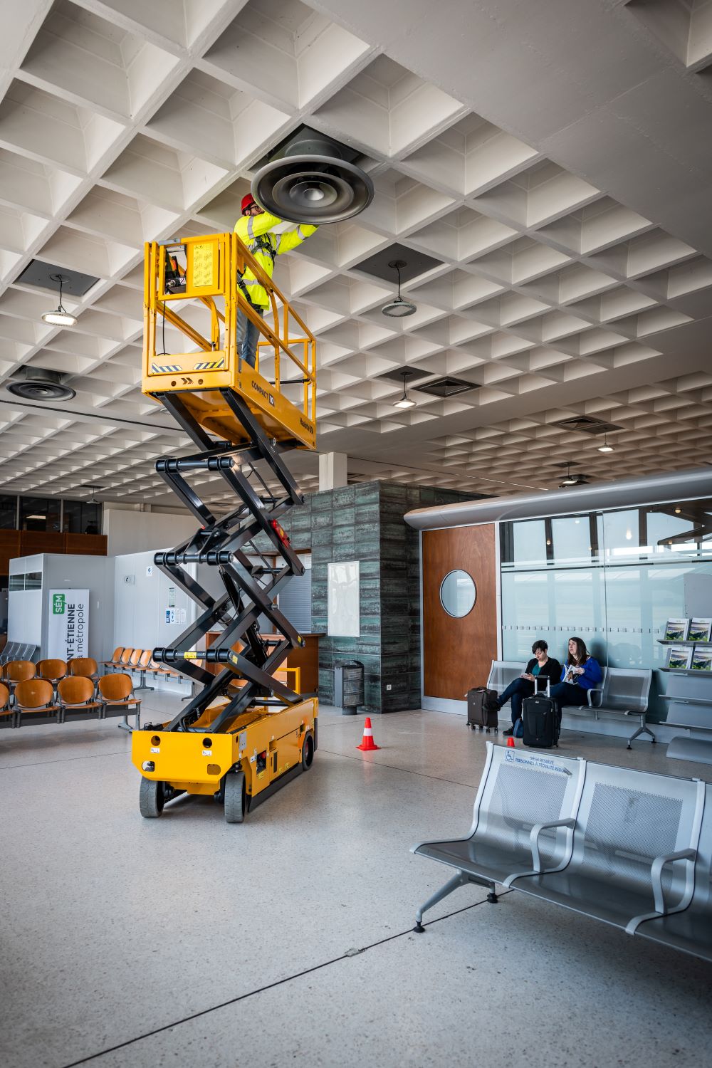 Scissor lift installing light